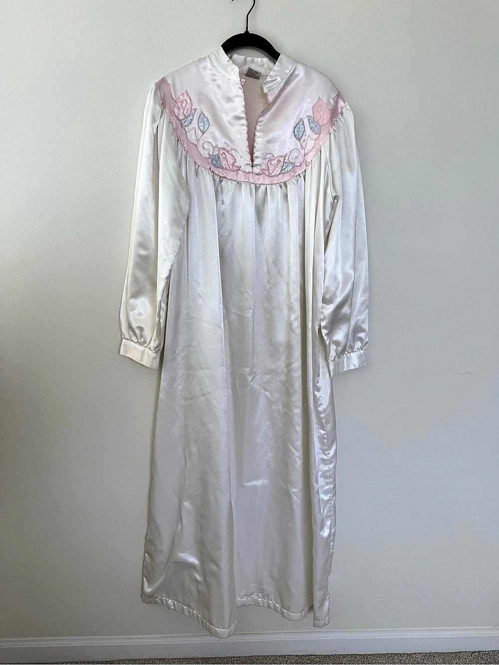 Vintage Kathryn Long Sleeve Nightgown in White & Pink Size Medium